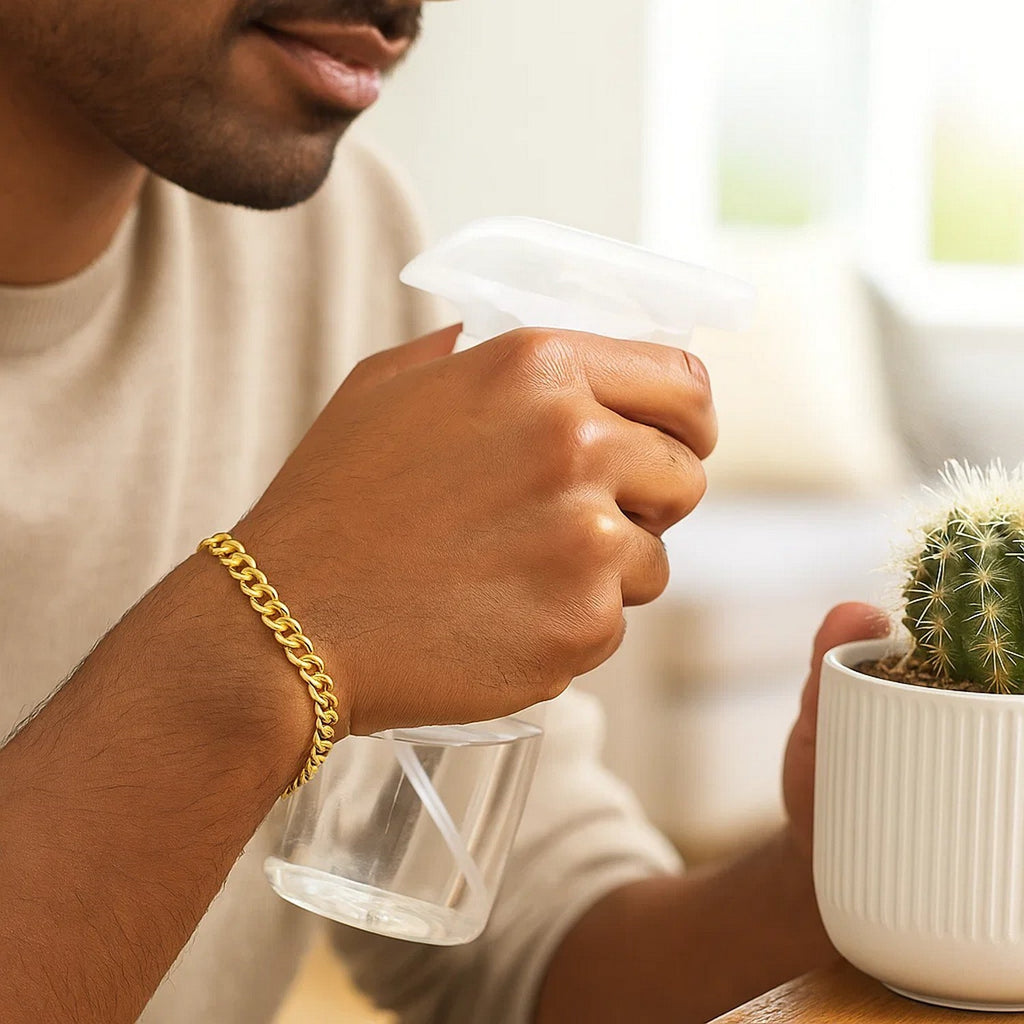 10k Yellow Gold Lite Curb Bracelet (6.20 mm) — view 3
