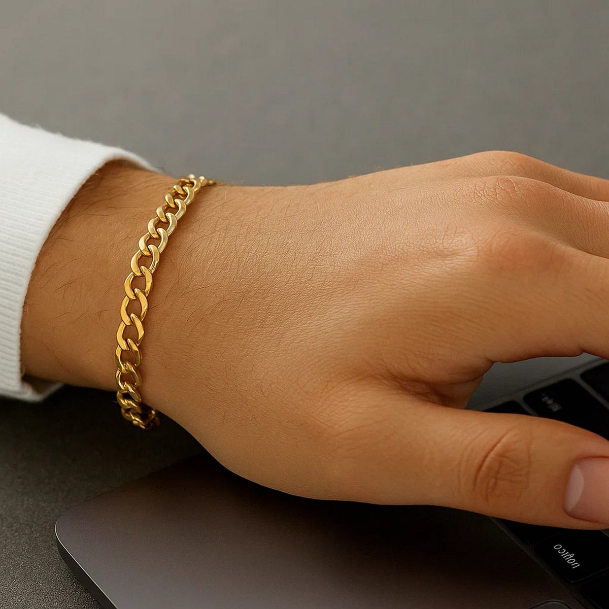 10k Yellow Gold Lite Curb Bracelet (6.20 mm) — view 4