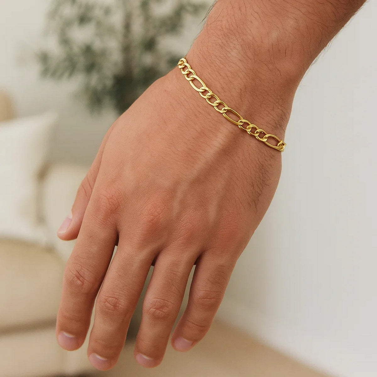 10k Yellow Gold Link Figaro Bracelet (5.30 mm) — view 3