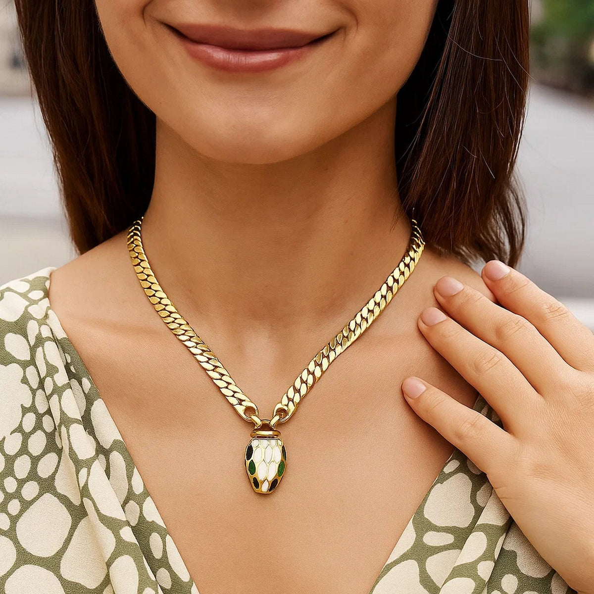 Le Serpent Curb Link Necklace in 14K Yellow Gold — view 8